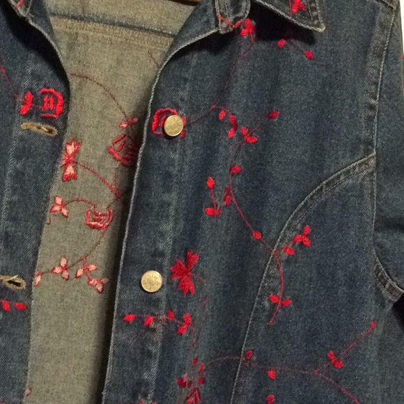 Jean jacket. - Picture 5 of 8